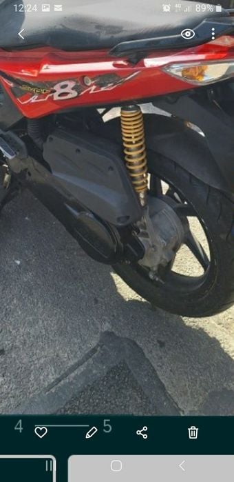 Doar Motorul Kymco super 8, 50 cm³ 4Timpi Roată și cricul mare.