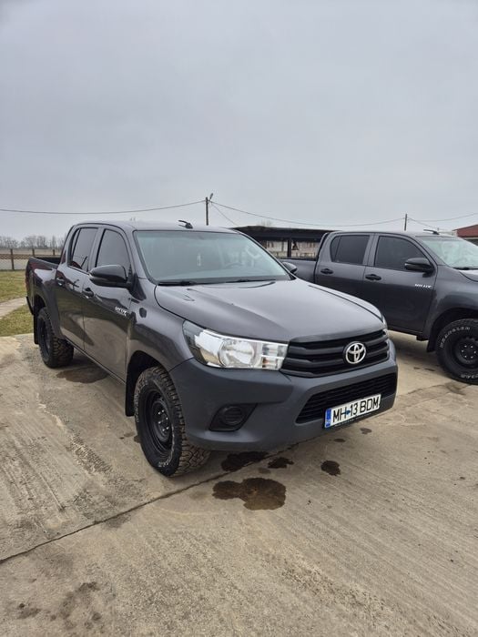 Toyota  Hilux .2buc. Identice