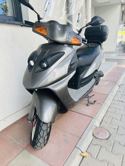 Scuter 50 , mare de doua persoane jianjue