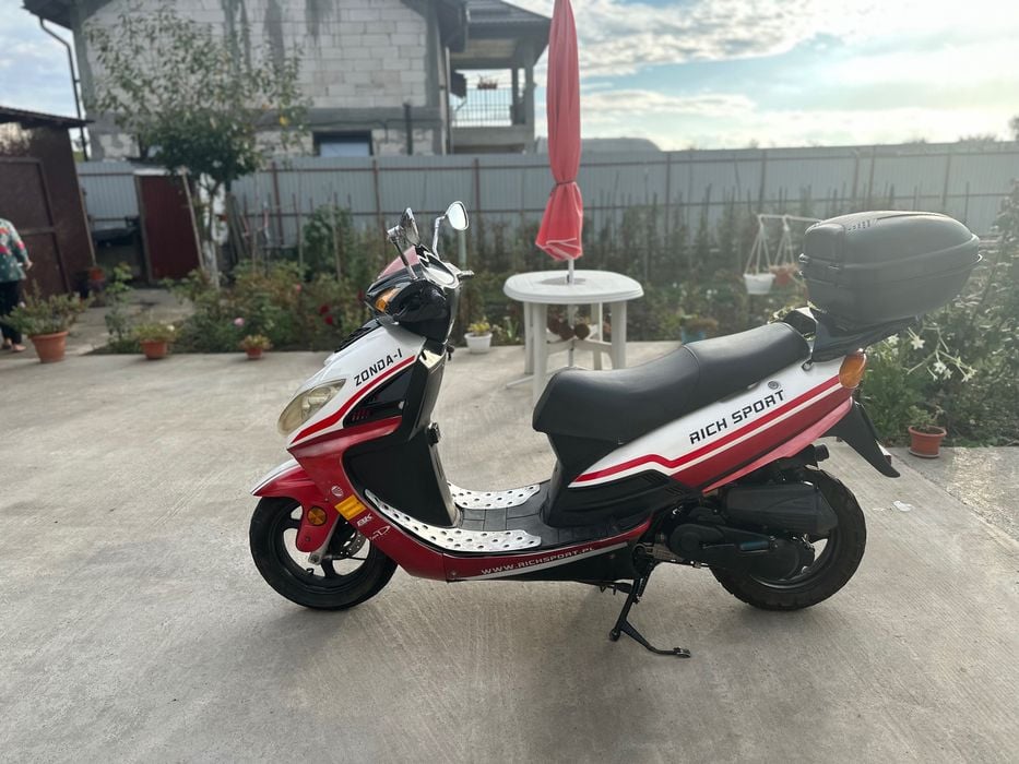 Vând scuter Rich sport