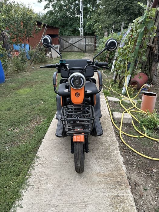 Vand triciclu electric cu garantie