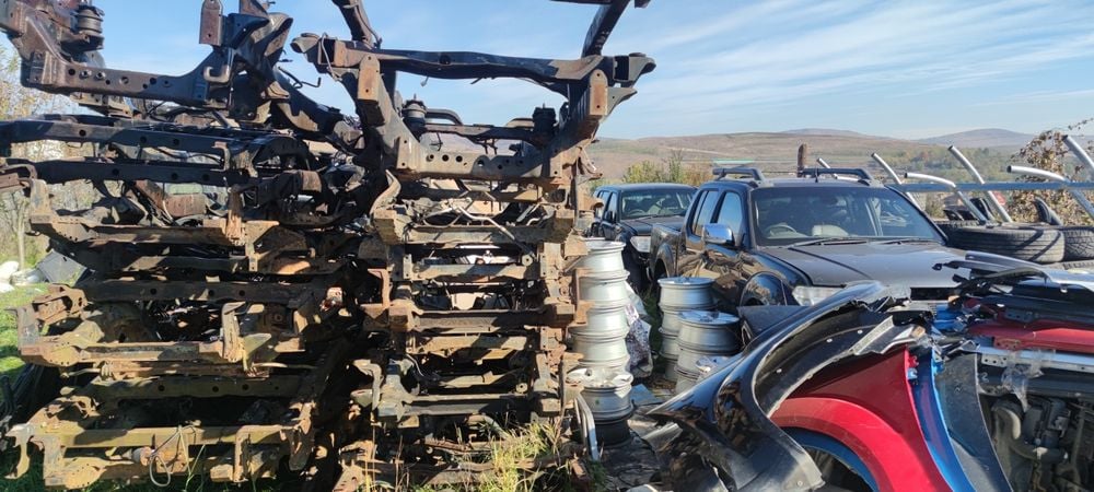 Sasiu-bena nissan navara pathfinder