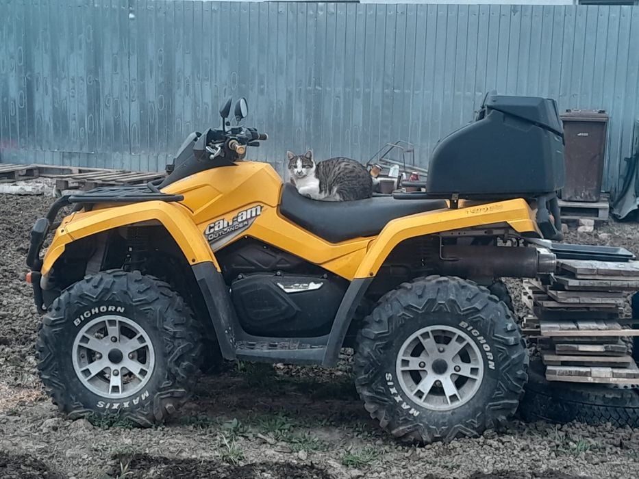 Vand atv Can-Am.