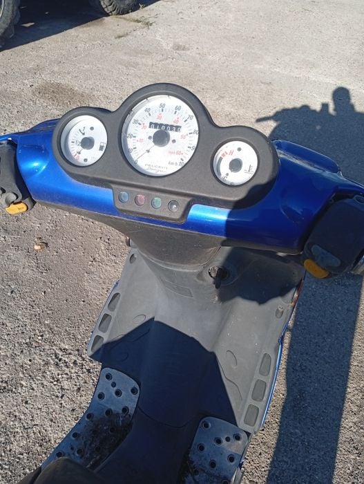 Vînd scuter Peugeot .