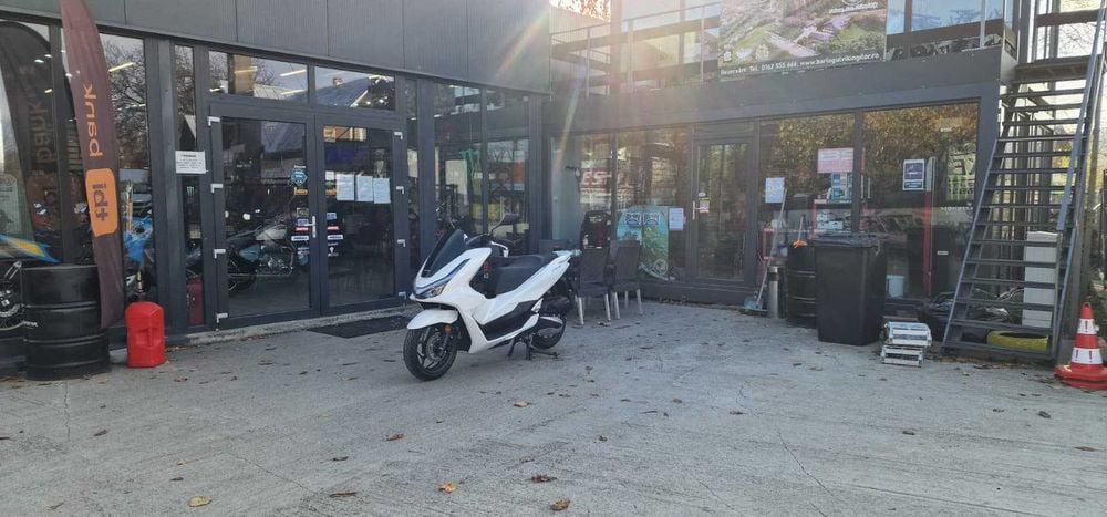 Honda PCX 125 model 2025 nou-se conduce cu B - livrare stoc EST BIKE