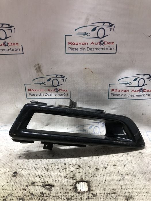 Grila proiector stanga Land Rover Discovery 2017