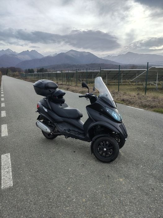 Vand Piaggio MP3. Se conduce cu categoria B