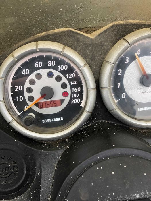 SNOWMOBIL Bombardier Summit 800