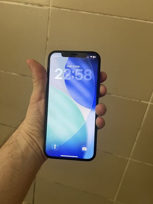 Vand Iphone 12 impecabil