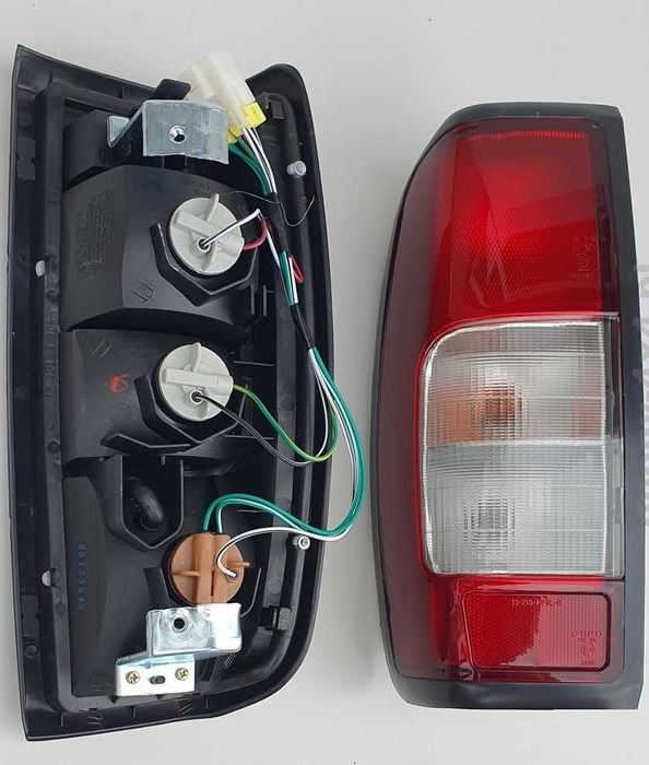 Lampa spate Nissan Navara D22 (1998-2015) - Stop spate Navara D22