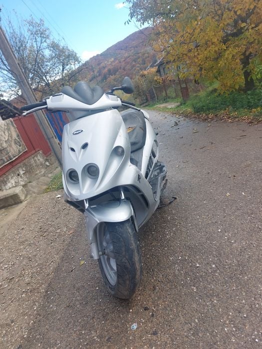 Vând scuter malaguti phanton max 125