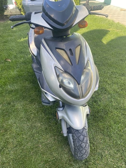 Vand scuter 49cc cu set de 80