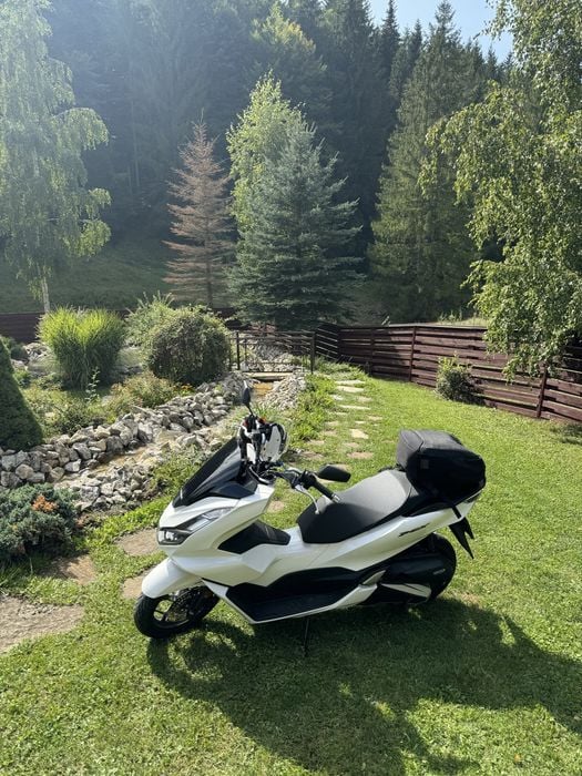 Scuter Honda PCX 125 2024 cu 1100km