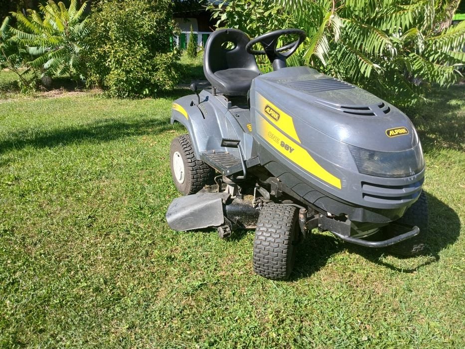 Tractoras tuns iarba