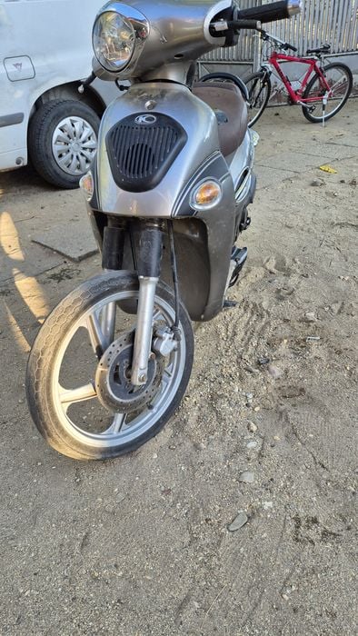 Vând scuter kymco people
