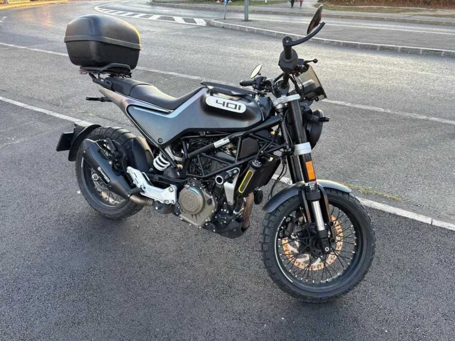 Husqvarna Svartpilen 401 pentru cat. A2