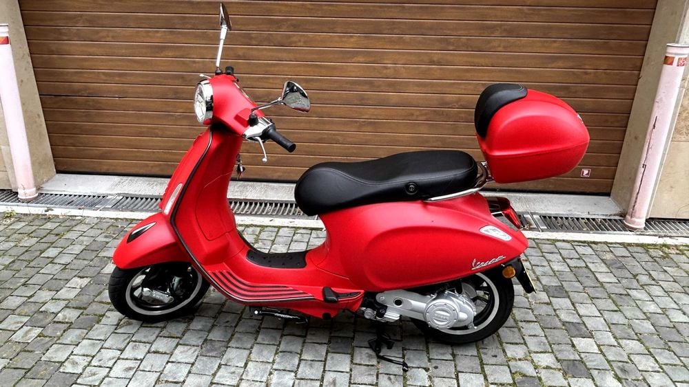 Vespa Primavera S 50 – 2020, roșu mat, 1.400 km