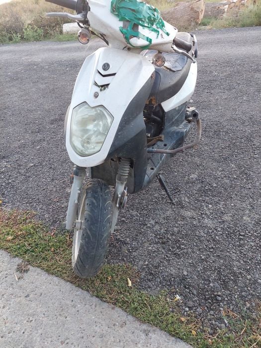 Vind scuter chinezesc pnt piese sau de reparat fără acte preț fixxxxx