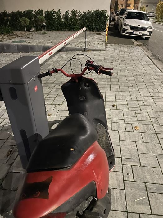 Vand scuter aprilia rally 80 cc sport in stare perfecta