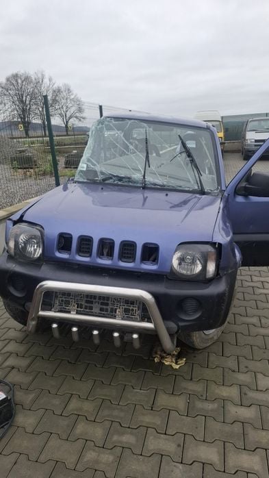 Vand capota, far, bara Suzuki Jimny