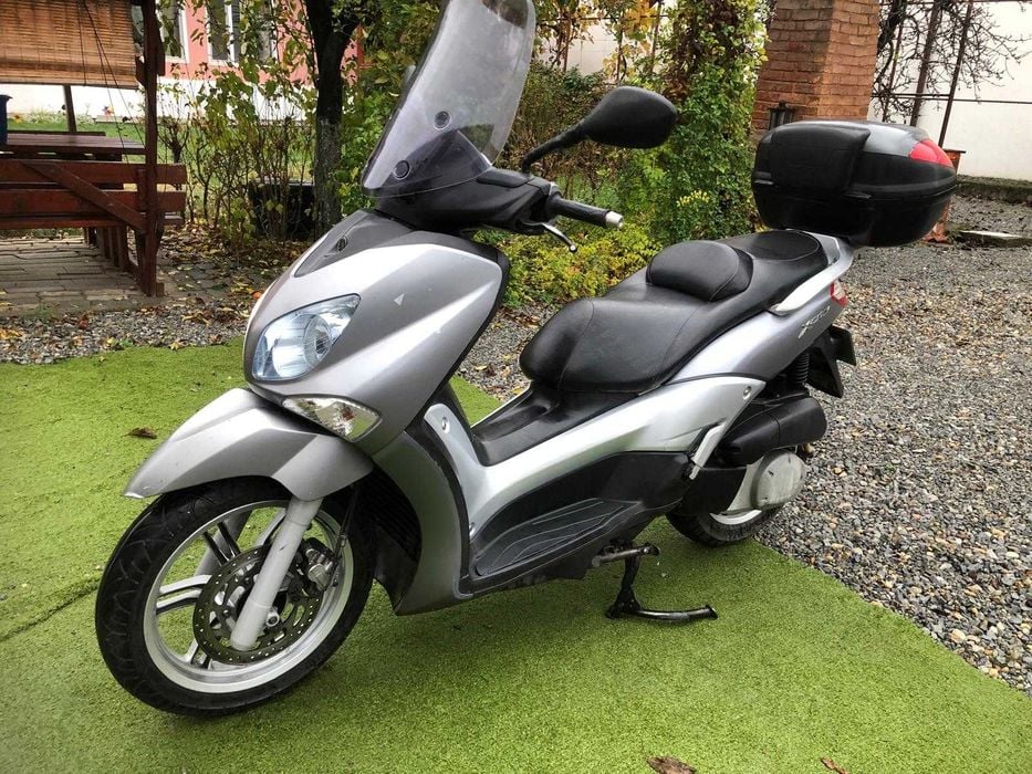 Vand scuter Yamaha X-City 250