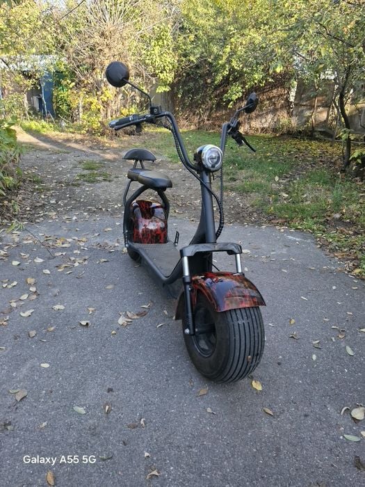 Vând    scuter electric harley