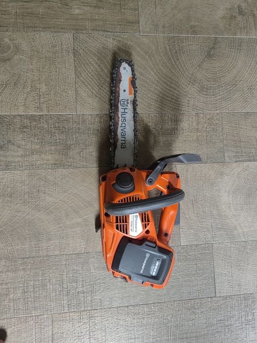 Vand drujba Husqvarna cu acumulatori