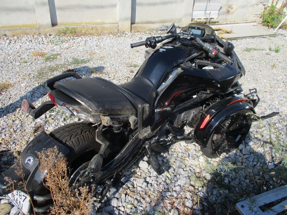 Can Am Spyder lovit inmatriculat