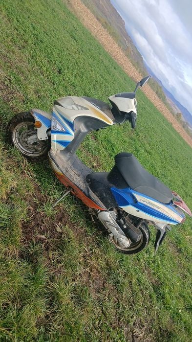 Vând sau schimb scuter