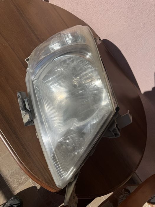 Far stanga toyota hilux 2010 ,intact