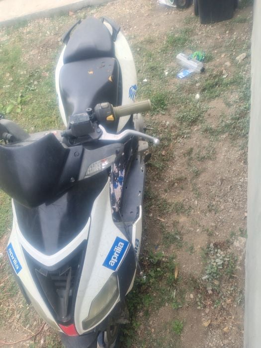 Vând scuter Aprilia defect