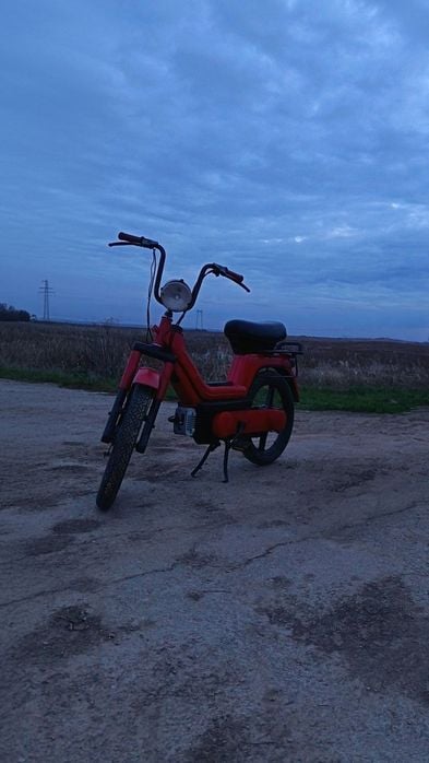 Vînd piaggio si ...