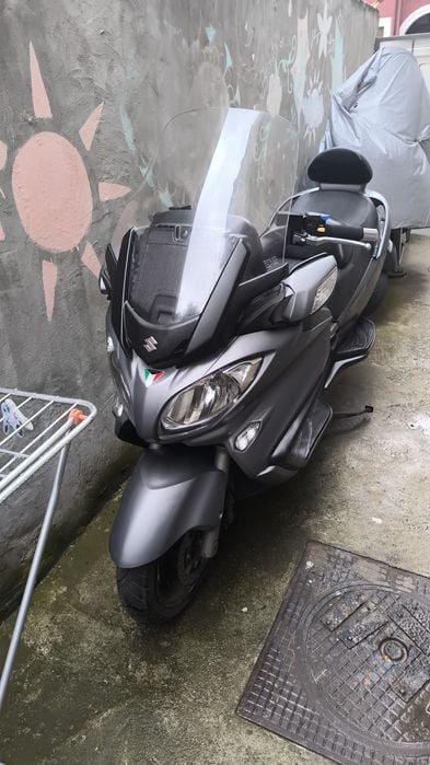 Burgman AN 650 maxiscooter/Vespa 250 gts