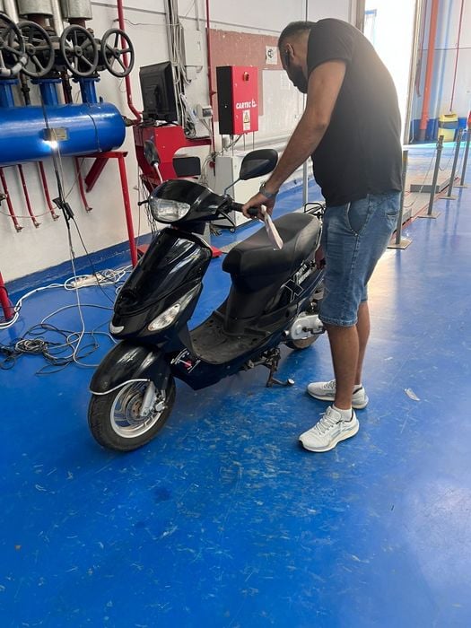 Vând scuter 49cc, limitat 45km/h