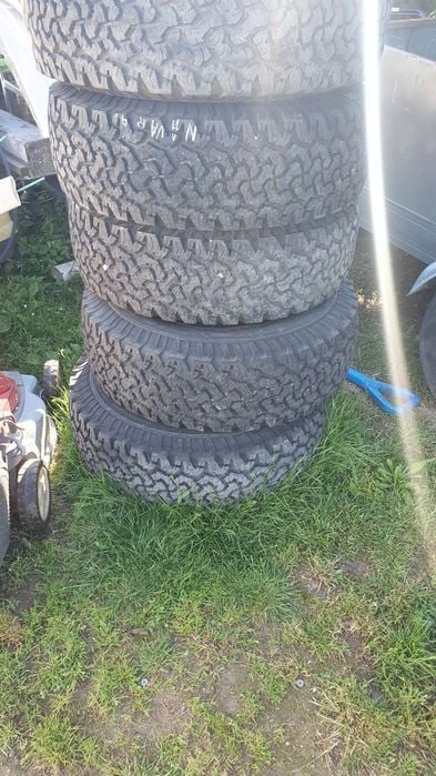 Genți și cauciucuri noi Nissan Navara