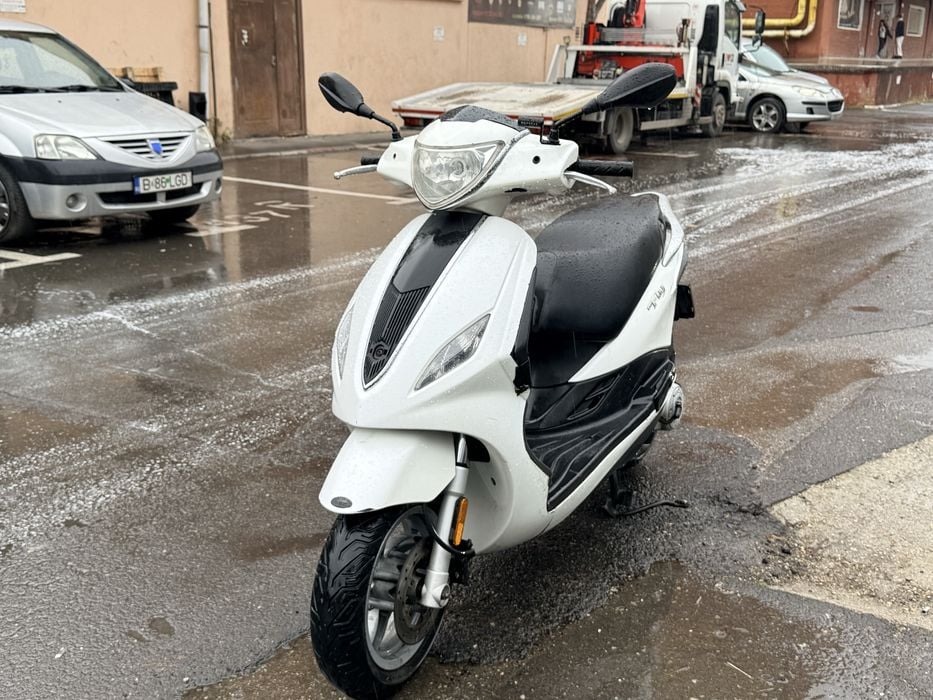 Piaggio New Fly - 25km/h - FARA PERMIS
