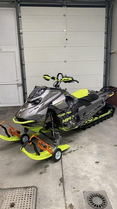 Snowmobile Ski Doo Summit X 850 E-TEC TURBO
