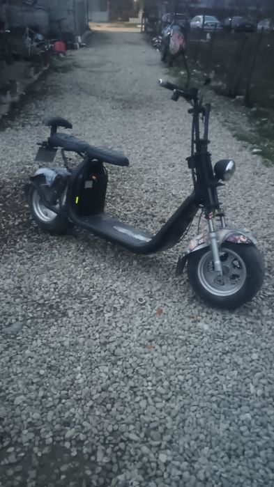 Scuter electric cu 2 locuri