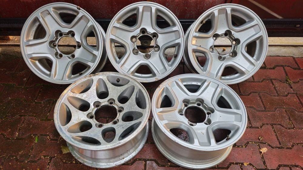 Vând 4 jante originale Toyota + 1 jantă rezervă din aliaj