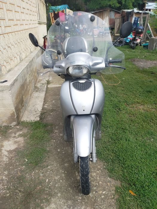 Vând scuter Aprilia Scarabeo