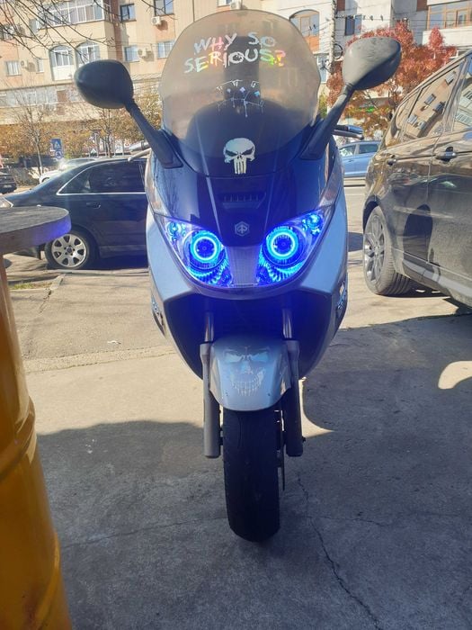!! Piaggio X8 2004!! are rulaj  12950 pe Board