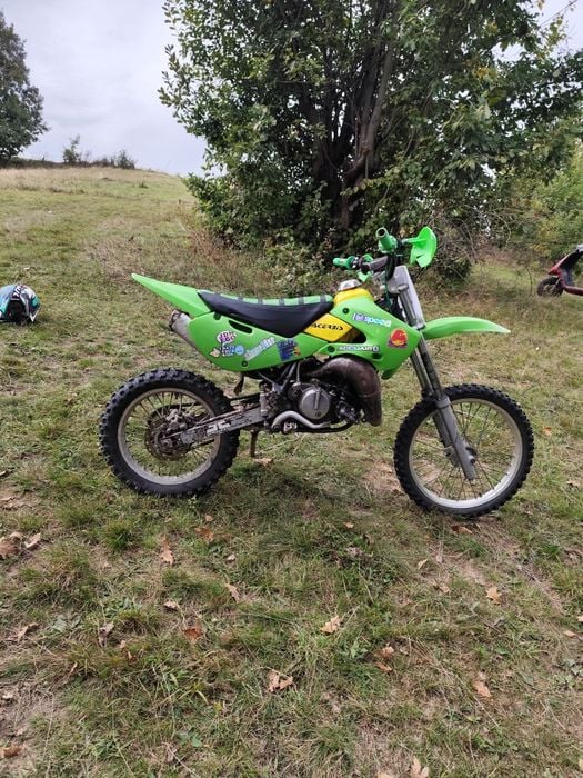 Vînd cross kavasaki de 65cc cu cilindru mărit la 82cc