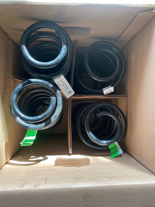 komplet sprężyn jeep wrangler rubicon