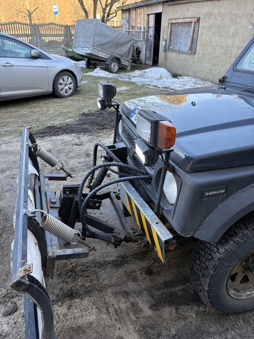 Samochód do odśnieżania Suzuki Samurai