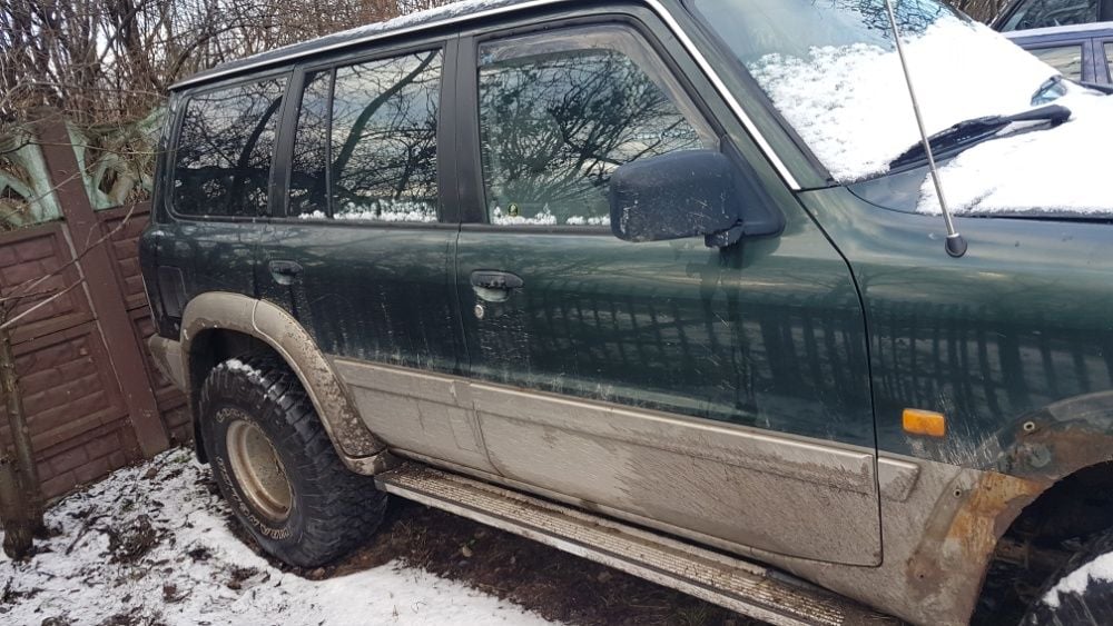 Nissan Patrol Drzwi Prawe tylne Y61 99r