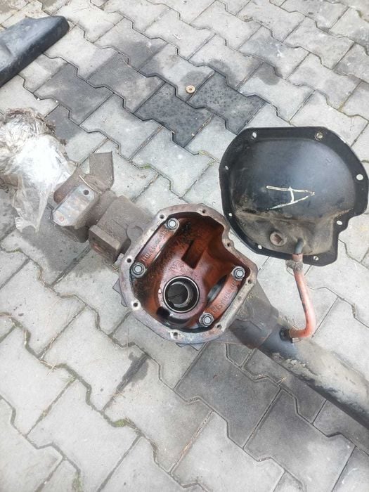 Pochwa mostu przedniego Nissan Patrol K160 K260