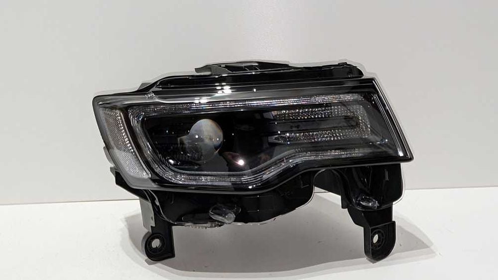 Reflektor prawy xenon JEEP GRAND CHEROKEE WK2 SRT Skrętny
