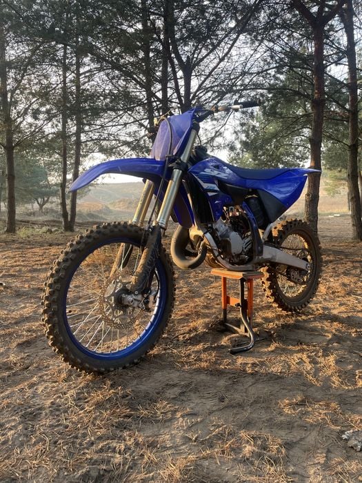 Yamaha YZ 125 …………