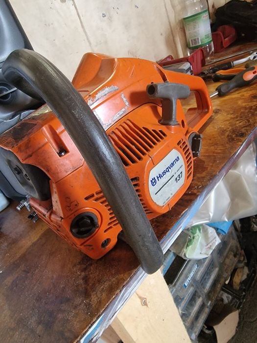 Pila husqvarna 137