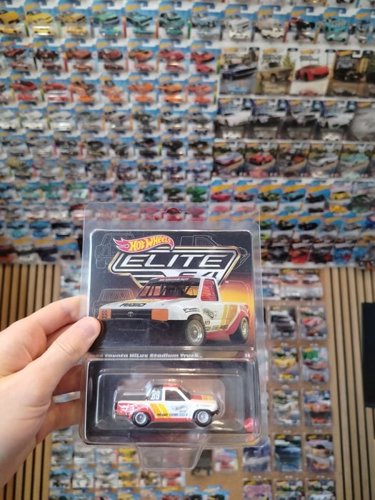 1989 Toyota HiLux Stadium Truck HotWheels elite64